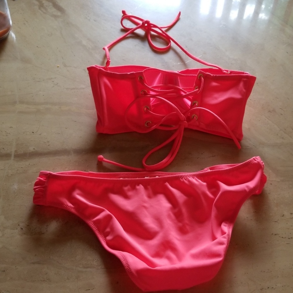 Victoria's Secret bikini - Picture 2 of 5